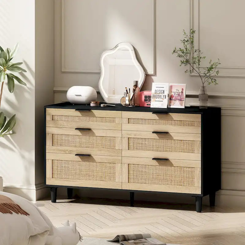 6-Laden dressoir van rotan met metalen handgrepen en houten poten