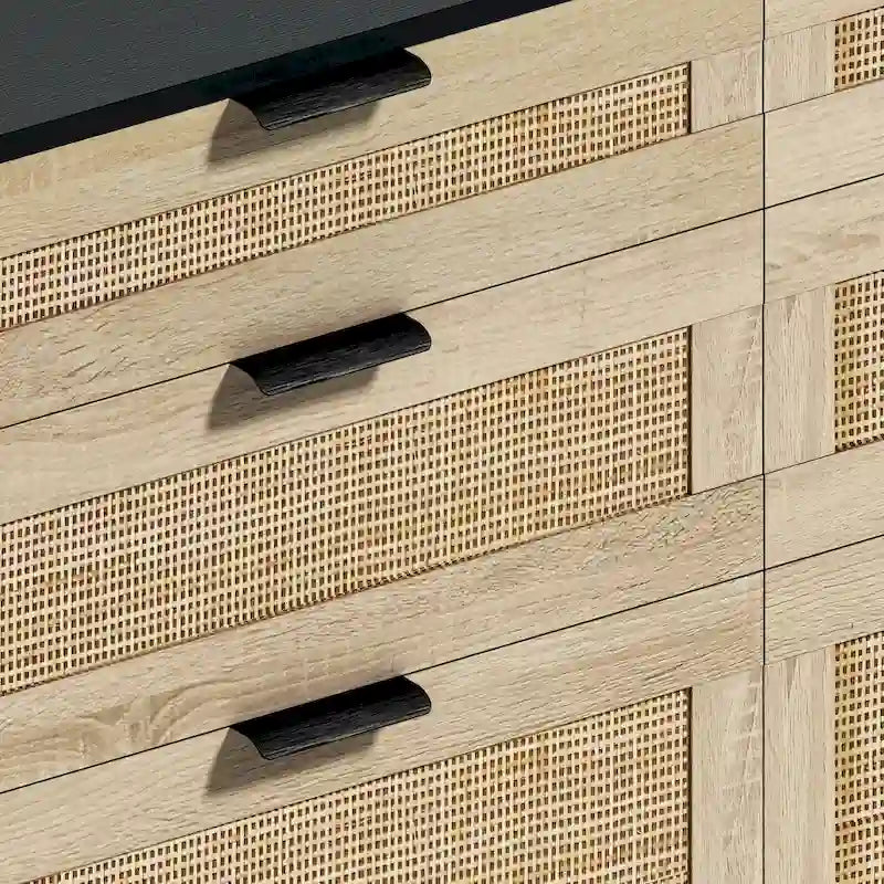 6-Laden dressoir van rotan met metalen handgrepen en houten poten