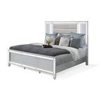 Kingsize bed met LED hoofdbord, spiegelafwerking en zilveren fluwelen gecapitonneerde details