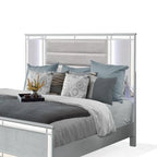 Kingsize bed met LED hoofdbord, spiegelafwerking en zilveren fluwelen gecapitonneerde details