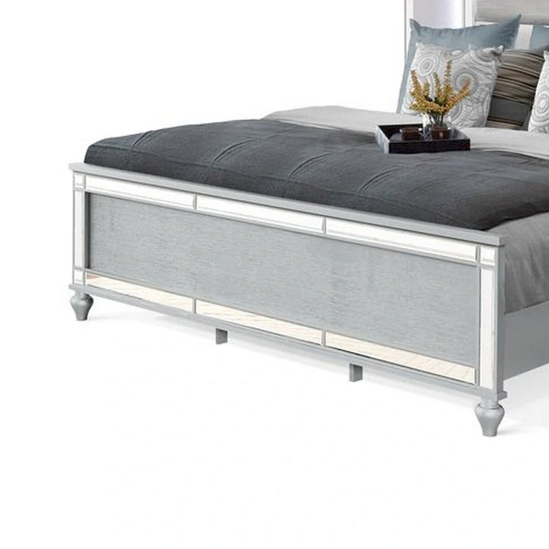 Kingsize bed met LED hoofdbord, spiegelafwerking en zilveren fluwelen gecapitonneerde details